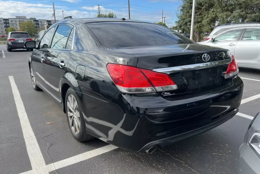 2011 Toyota Avalon Limited photo 1