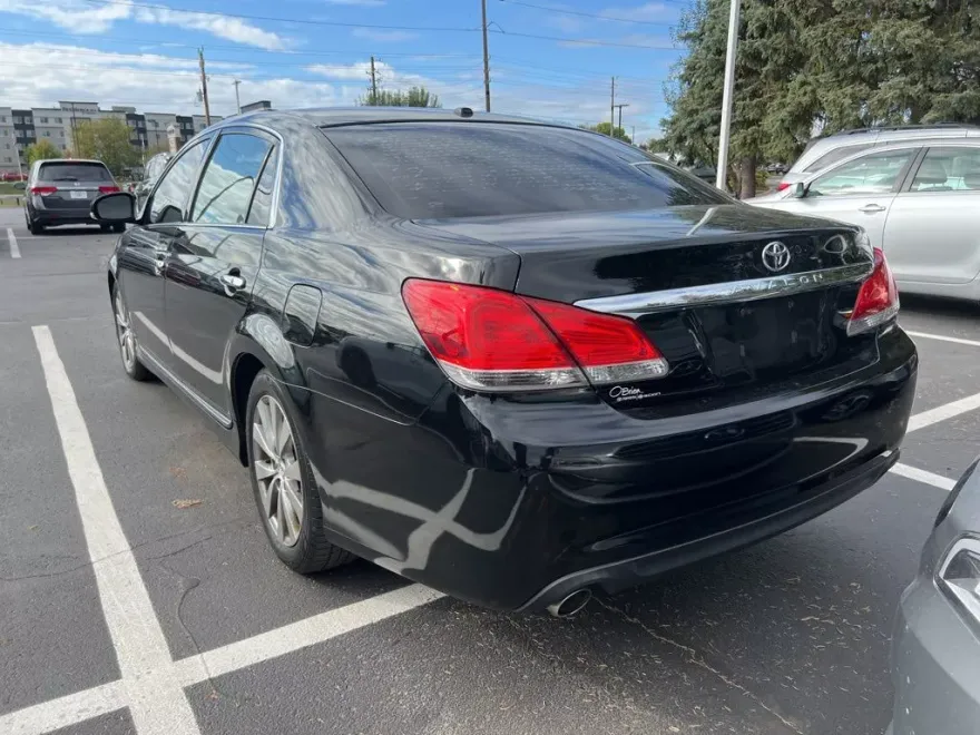 2011 Toyota Avalon Limited photo 1