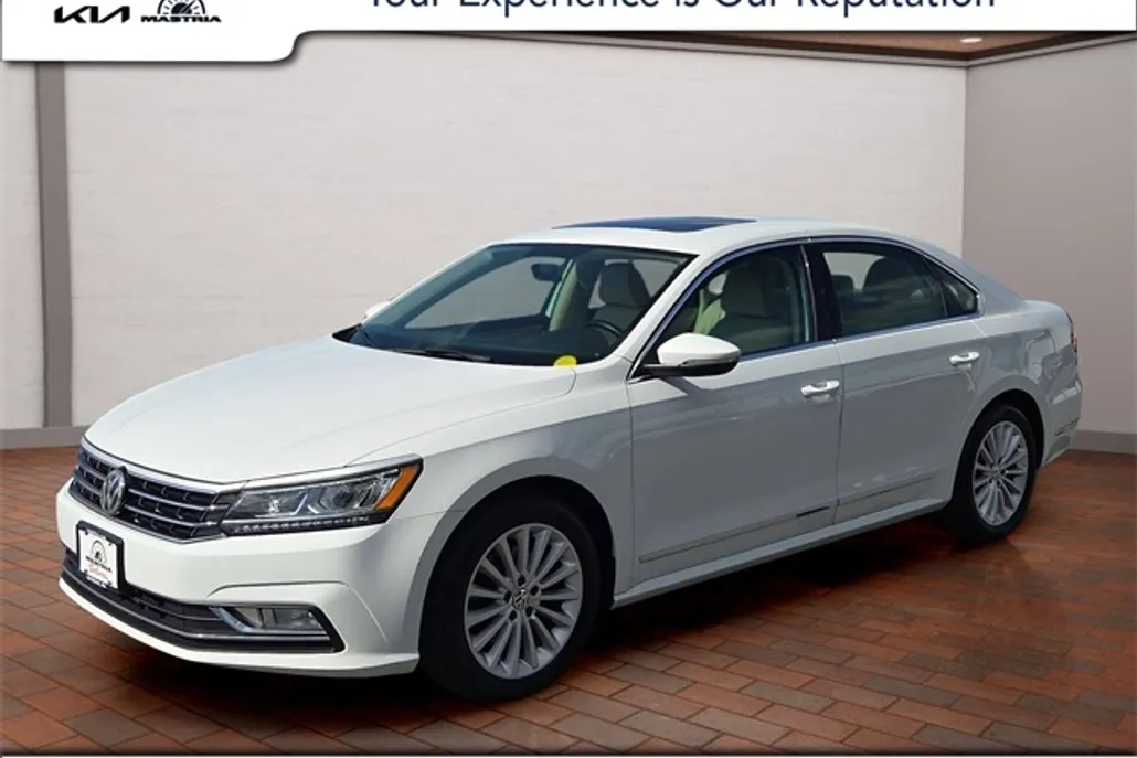 2017 Volkswagen Passat SE photo 1