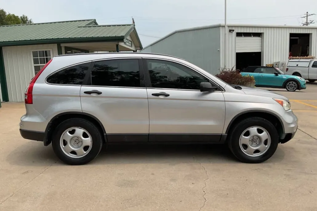 2011 Honda CR-V LX photo 1