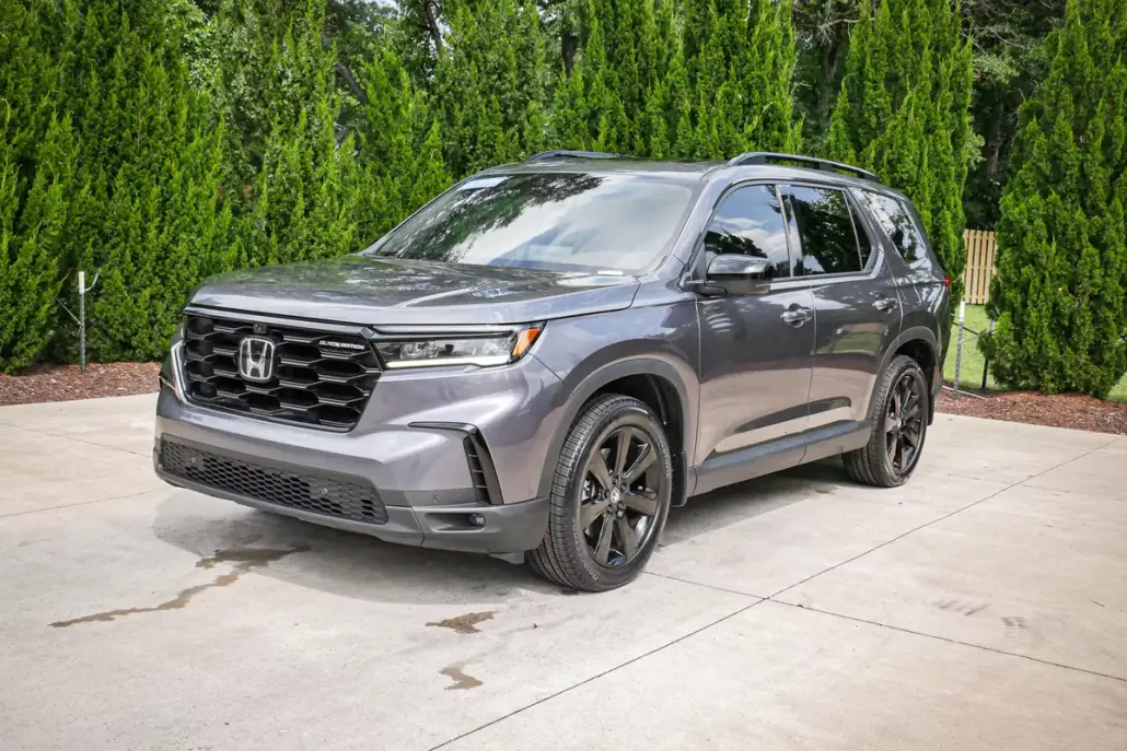 2025 Honda Pilot Black Edition photo 1