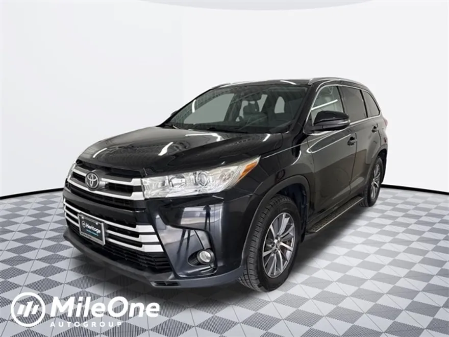 2019 Toyota Highlander XLE photo 1