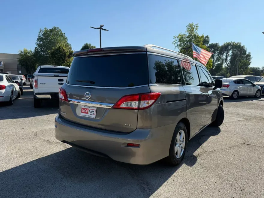 2017 Nissan Quest SV photo 1