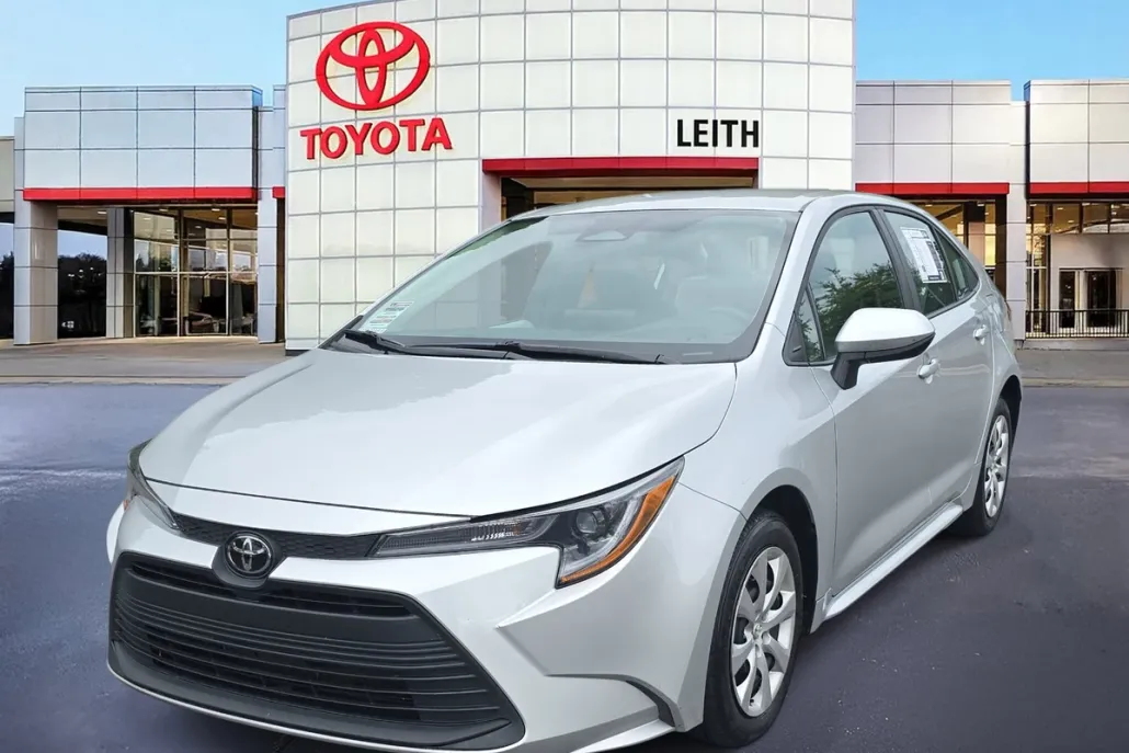2025 Toyota Corolla LE photo 1