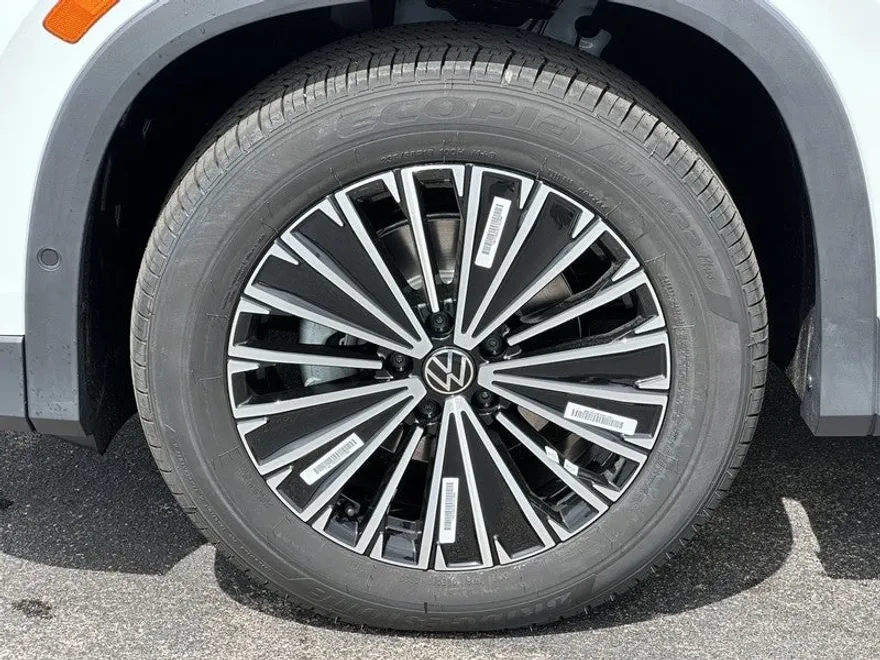 2025 Volkswagen Tiguan S photo 1