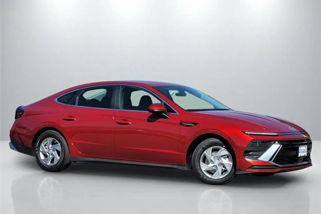 2025 Hyundai Sonata SE photo 1
