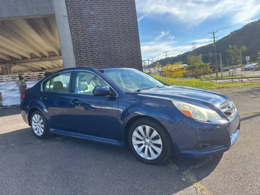 2011 Subaru Legacy 3.6R Limited photo 2