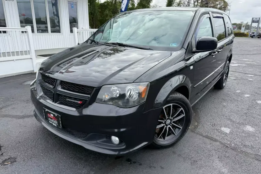 2014 Dodge Grand Caravan SXT photo 1