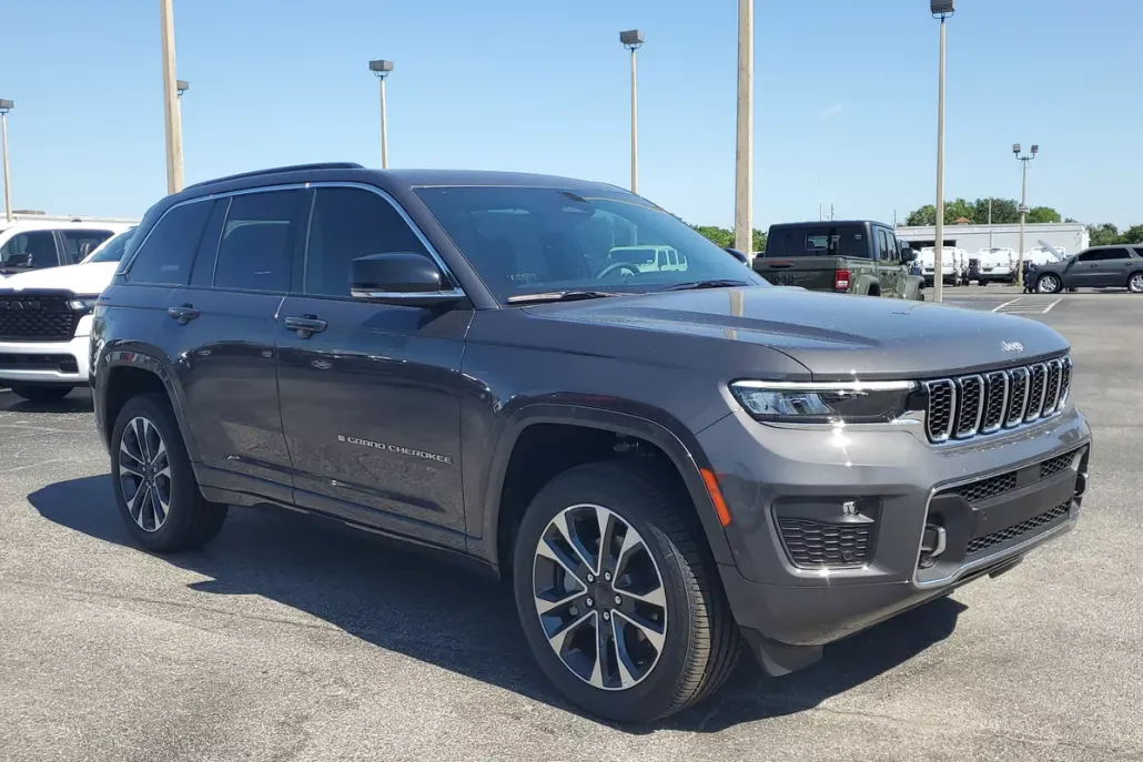 2025 Jeep Grand Cherokee Overland photo 1