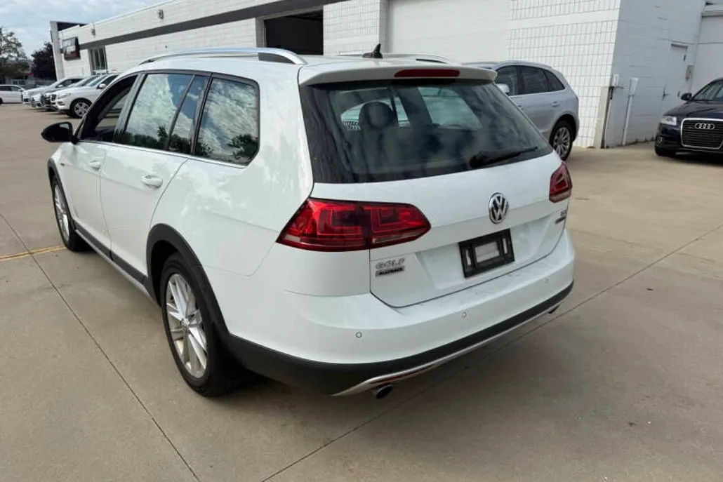 2017 Volkswagen Golf Alltrack TSI SE 4Motion photo 1