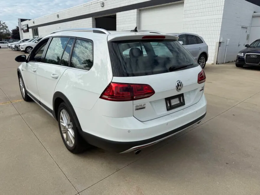 2017 Volkswagen Golf Alltrack TSI SE 4Motion photo 1