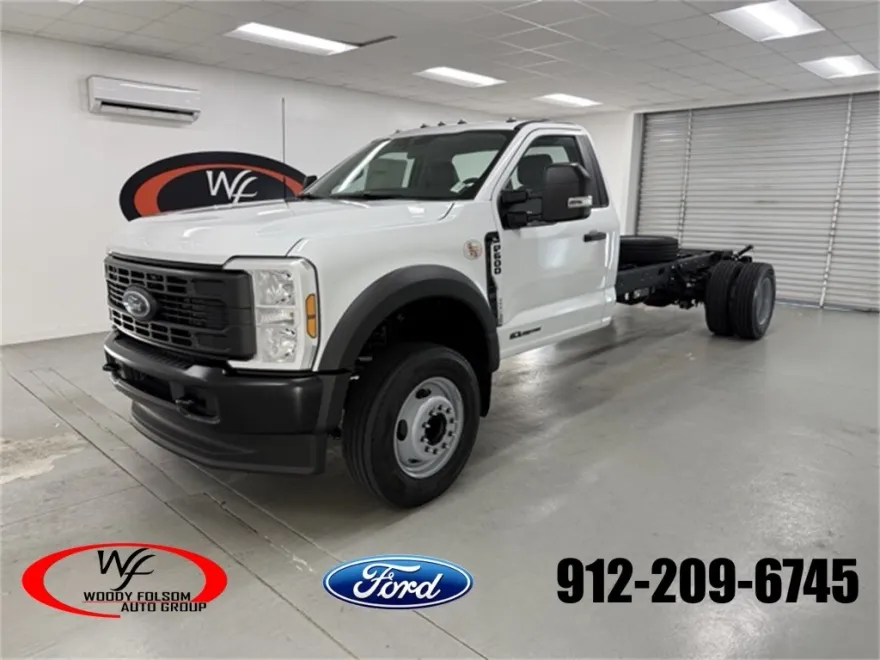 2025 Ford F-600 photo 1