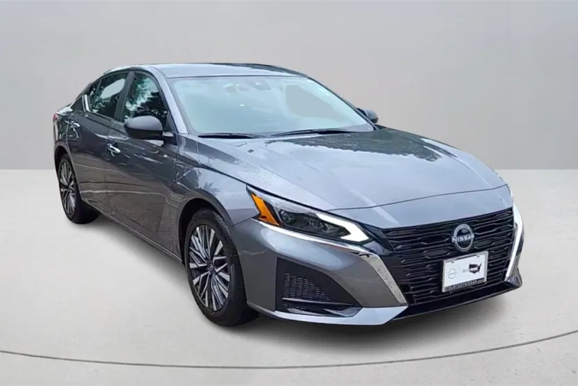 2025 Nissan Altima 2.5 SV photo 1