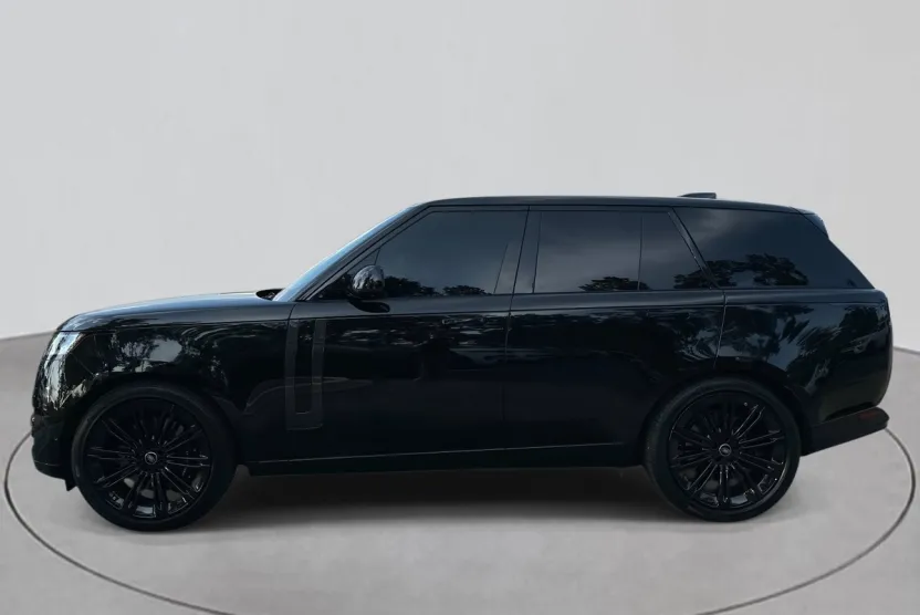 2025 Land Rover Range Rover SE photo 1