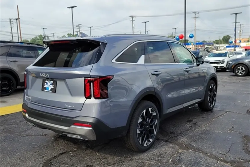 2025 Kia Sorento SX photo 1