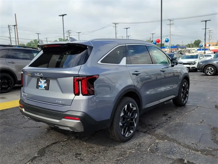 2025 Kia Sorento SX photo 1
