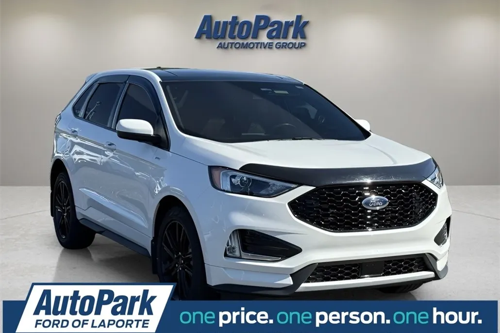 2023 Ford Edge ST photo 1