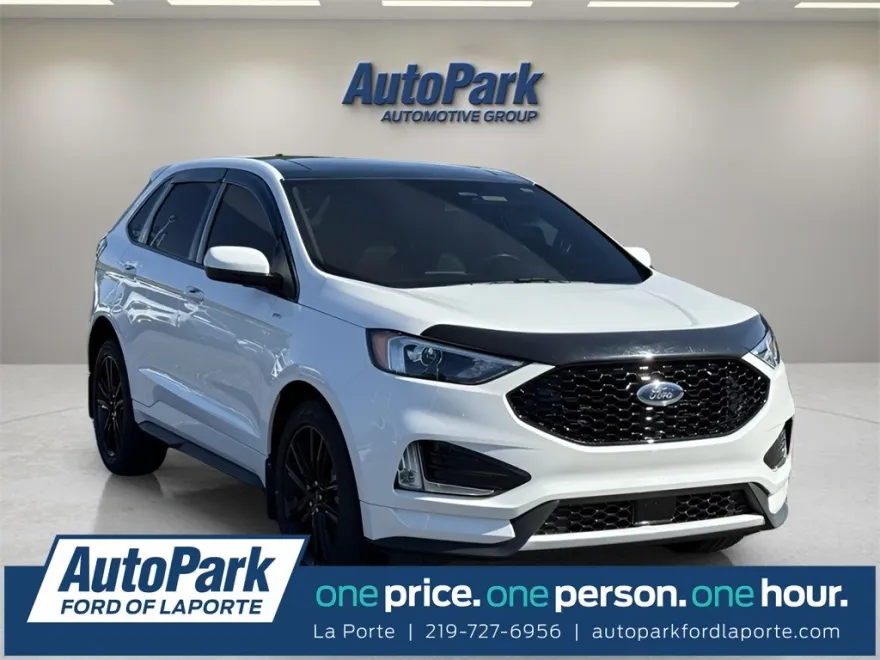 2023 Ford Edge ST photo 1