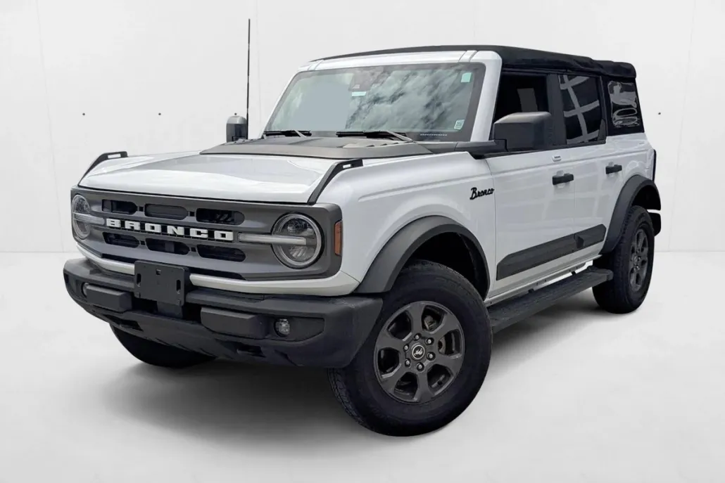 2022 Ford Bronco Base photo 1