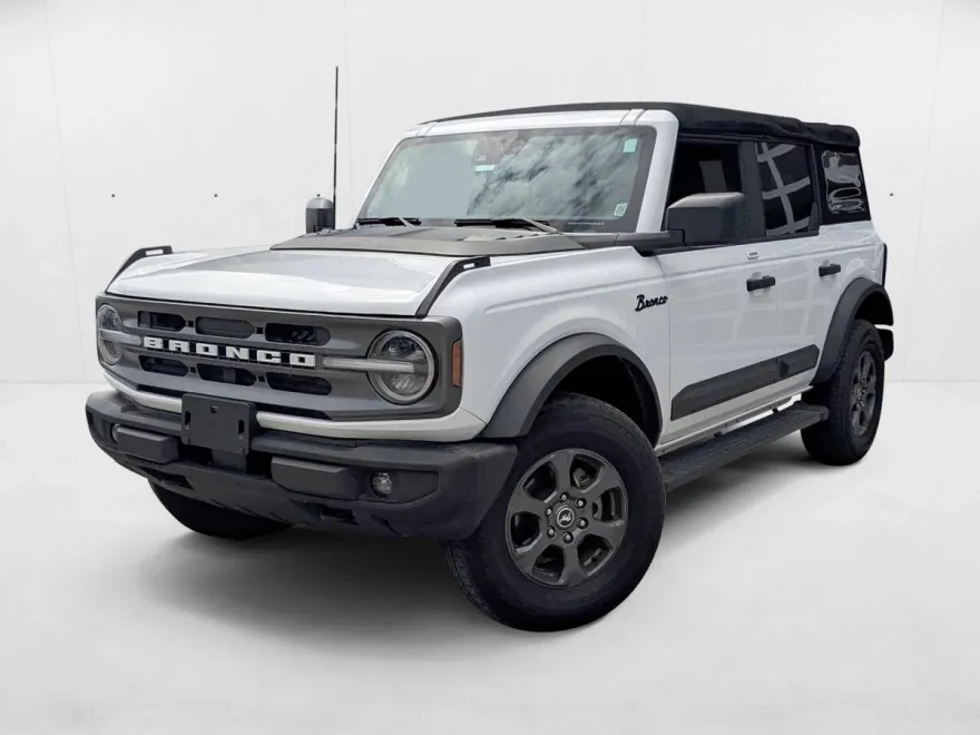 2022 Ford Bronco Base photo 1