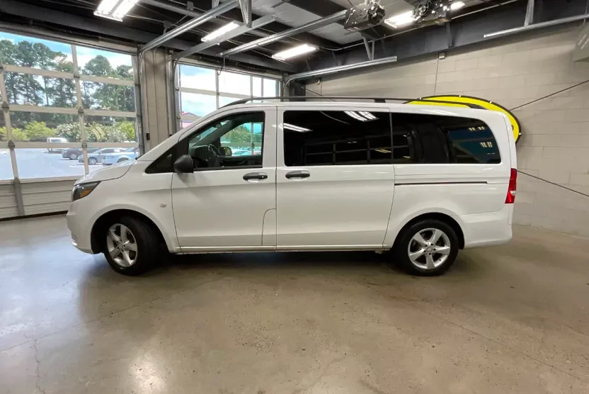 2016 Mercedes Benz Metris Passenger Van photo 1