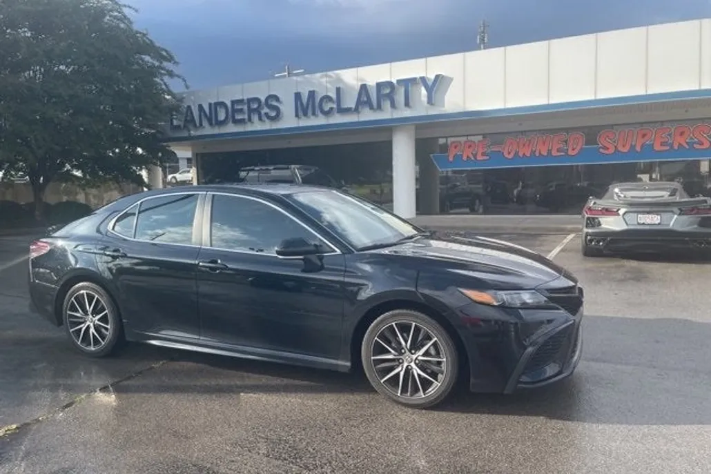 2023 Toyota Camry SE photo 1