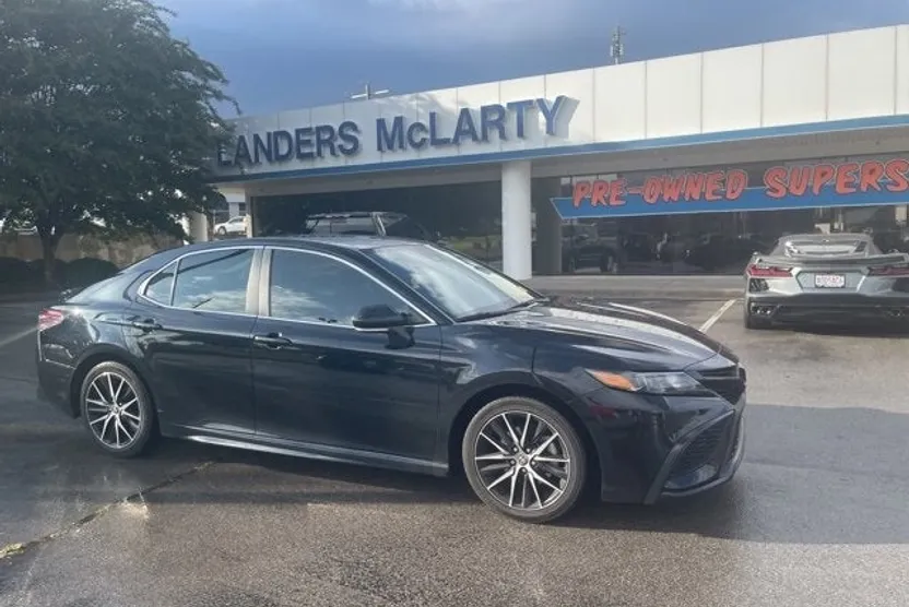 2023 Toyota Camry SE photo 1