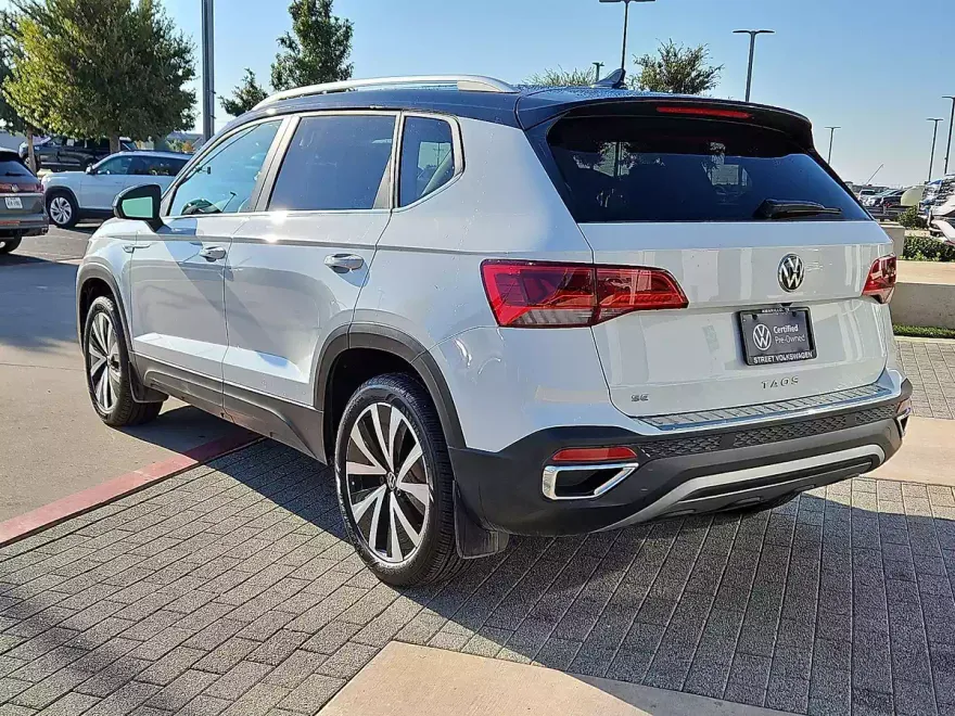 2023 Volkswagen Taos SE photo 1