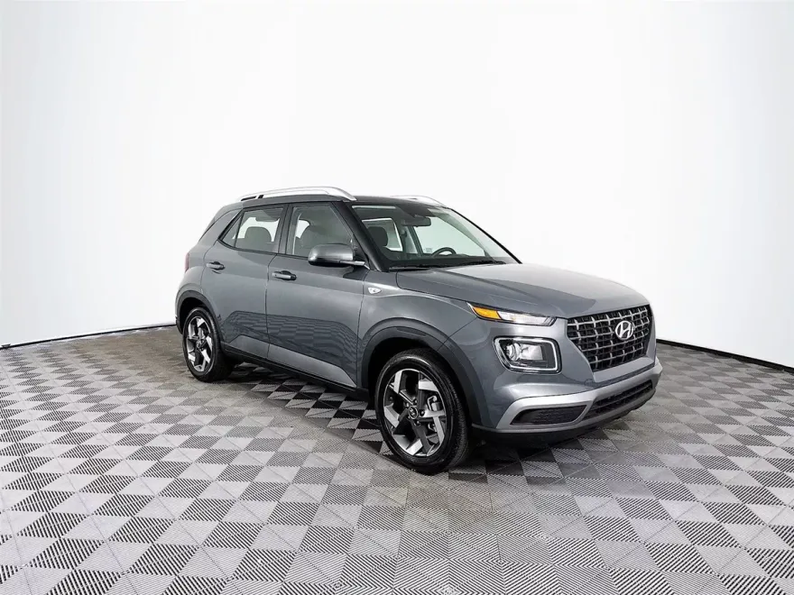 2025 Hyundai Venue SEL photo 1
