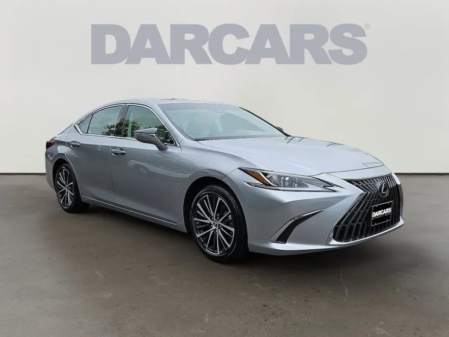 2025 Lexus ES 300h photo 1