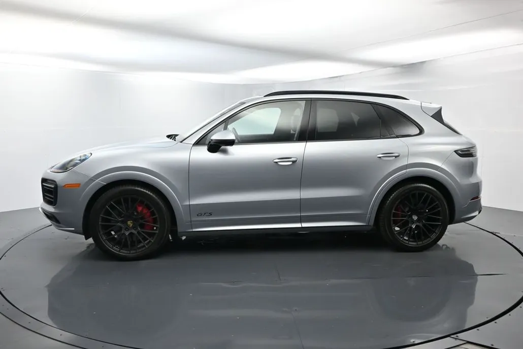 2021 Porsche Cayenne GTS photo 1