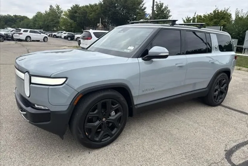 2023 Rivian R1S Adventure photo 1