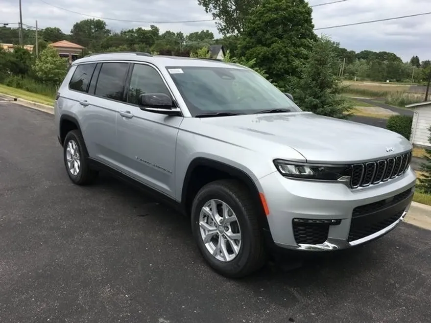 2023 Jeep Grand Cherokee Limited photo 1