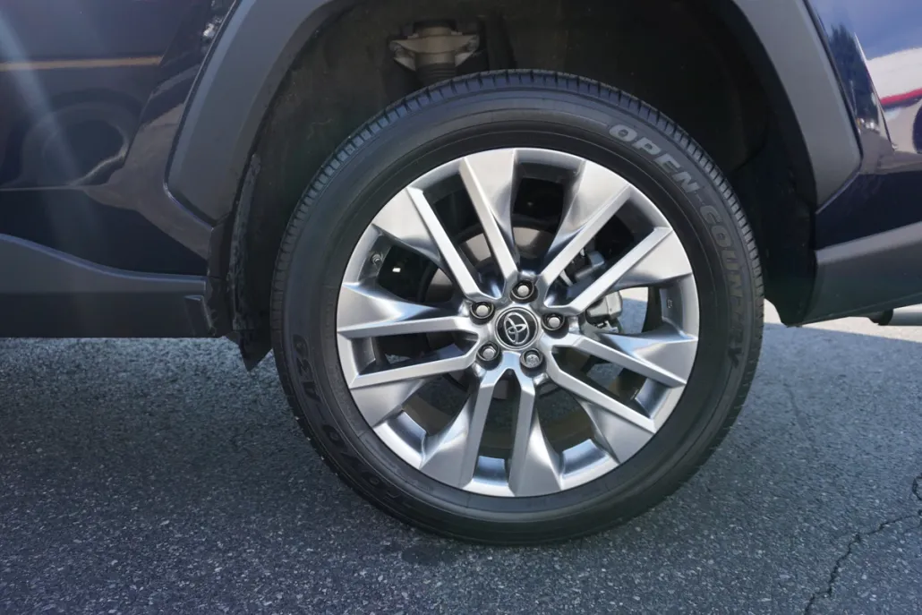 2019 Toyota RAV4 XLE Premium photo 1