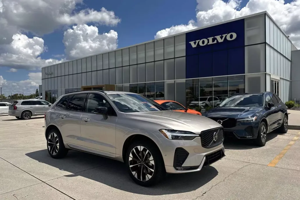 2026 Volvo XC60 B5 Plus photo 1
