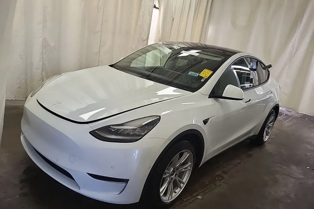 2020 Tesla Model Y Long Range photo 1