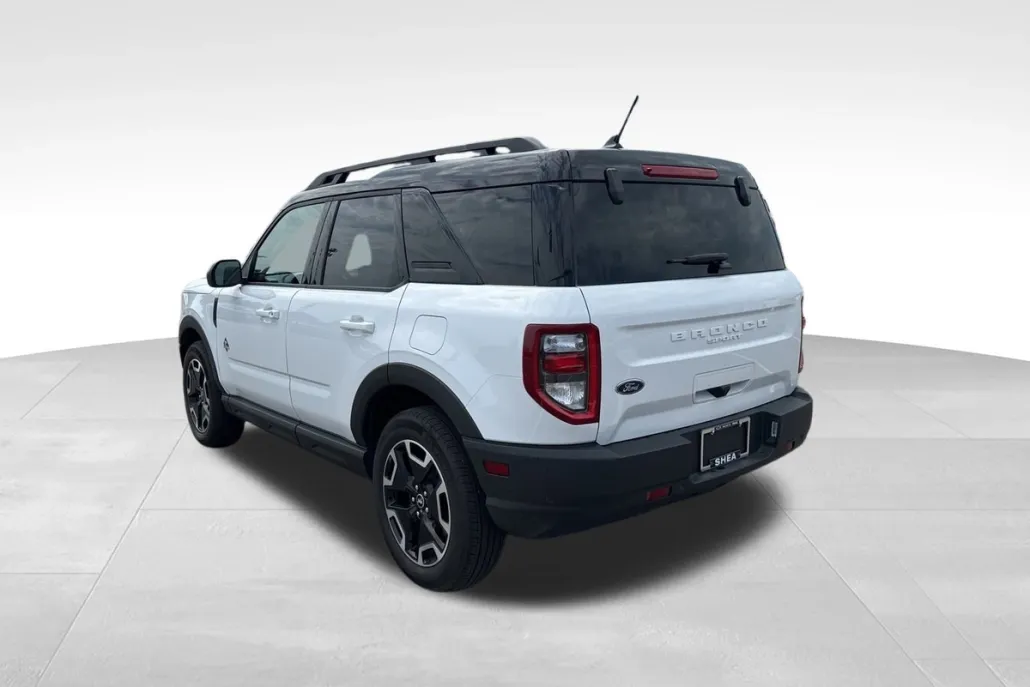 2024 Ford Bronco Sport Outer Banks photo 1
