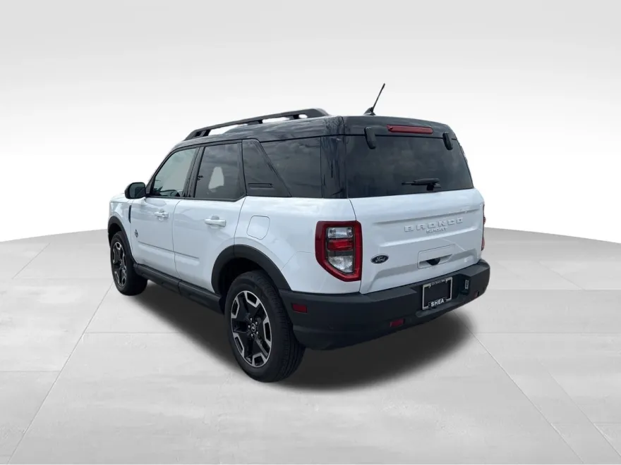 2024 Ford Bronco Sport Outer Banks photo 1