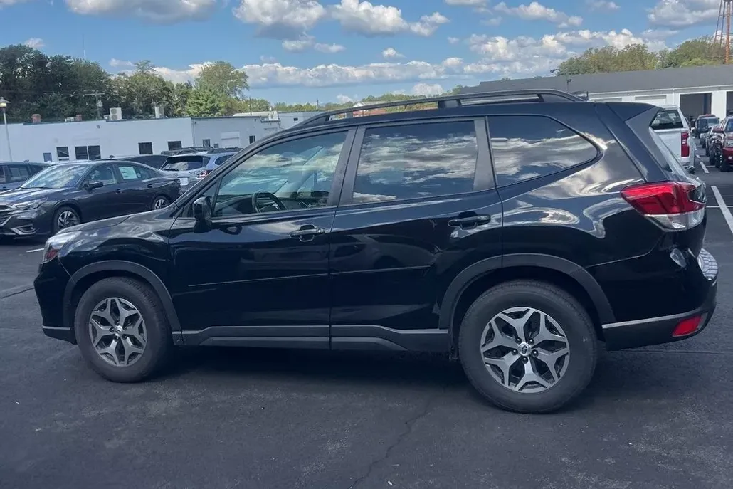 2020 Subaru Forester Premium photo 1