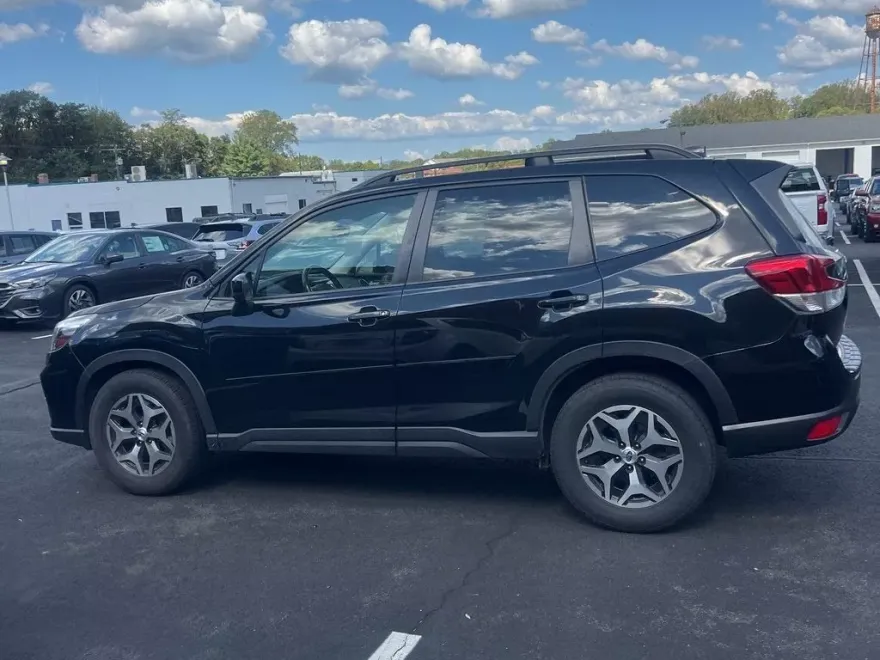 2020 Subaru Forester Premium photo 1