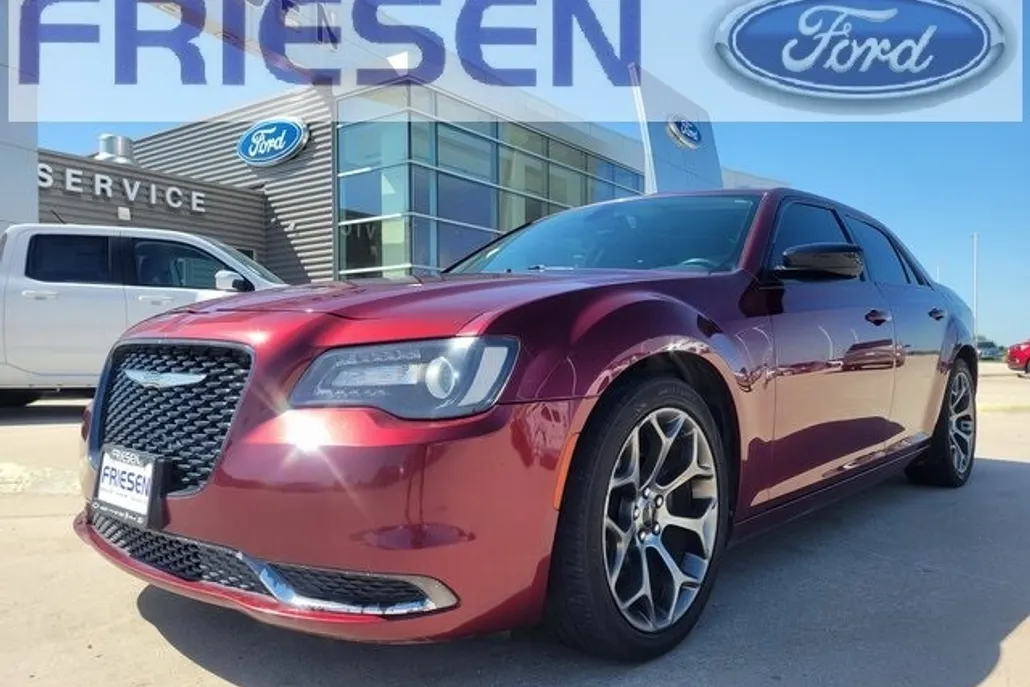 2018 Chrysler 300 Touring photo 1