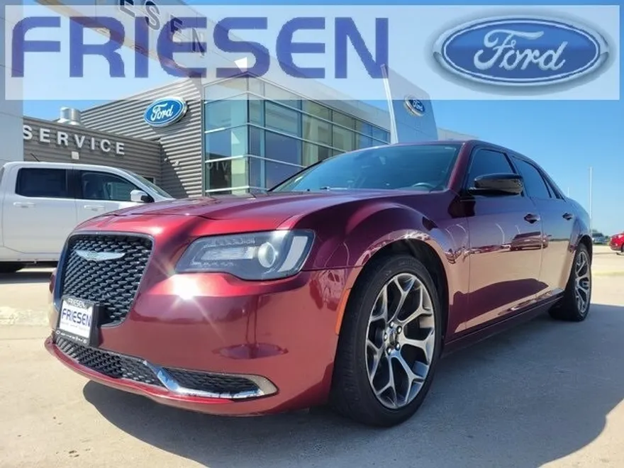 2018 Chrysler 300 Touring photo 1