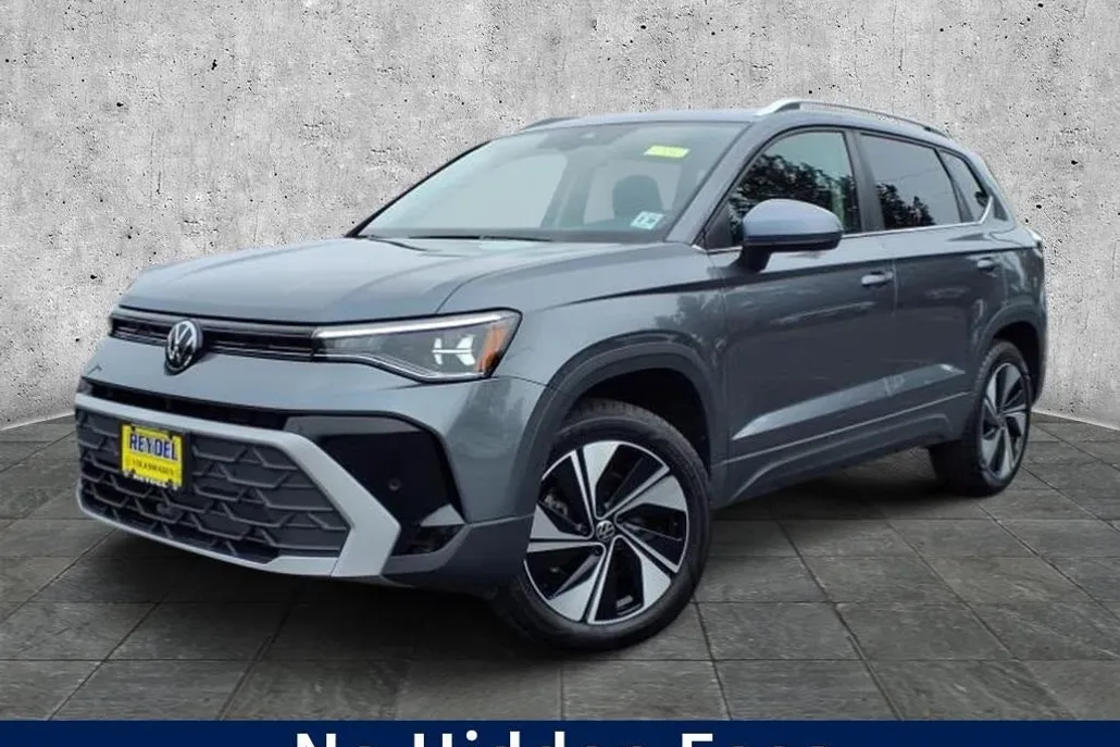 2025 Volkswagen Taos SE photo 1