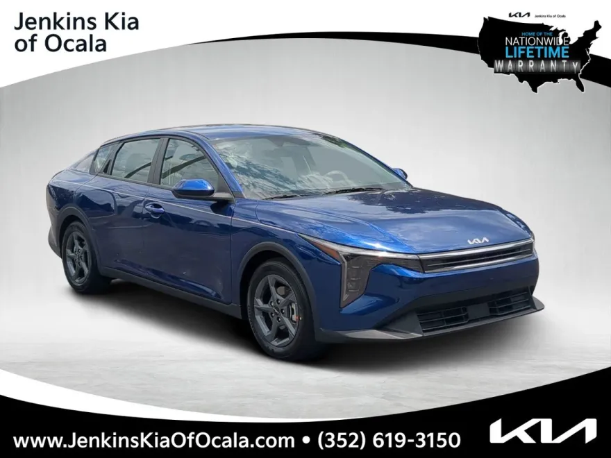 2025 Kia K4 LXS photo 1