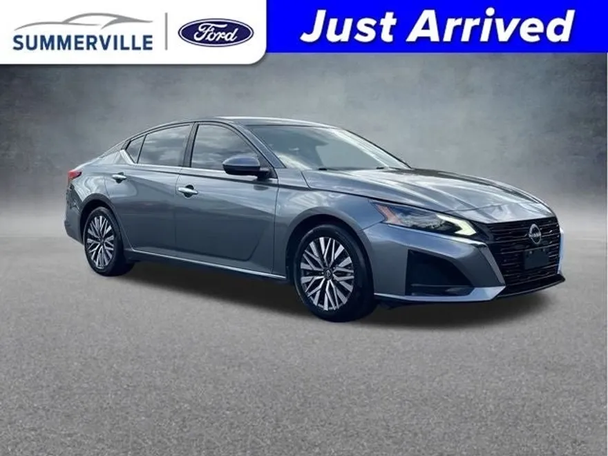 2023 Nissan Altima 2.5 SV photo 1