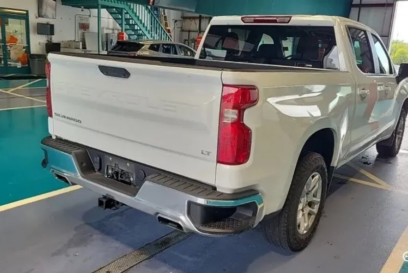 2023 Chevrolet Silverado 1500 LT photo 1