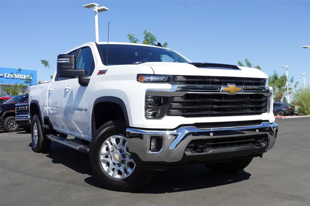 2025 Chevrolet Silverado 2500HD LT photo 1