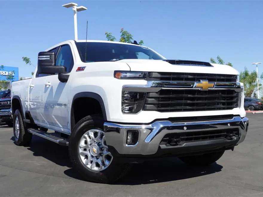 2025 Chevrolet Silverado 2500HD LT photo 1