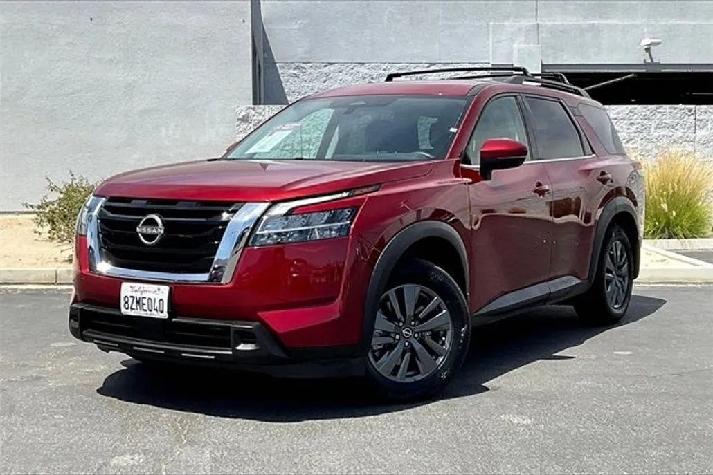 2022 Nissan Pathfinder SV photo 1