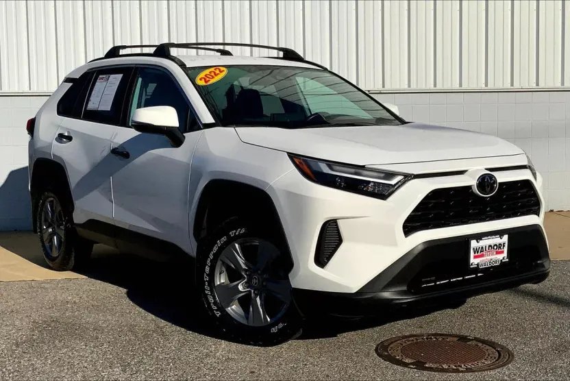 2022 Toyota RAV4 XLE photo 1